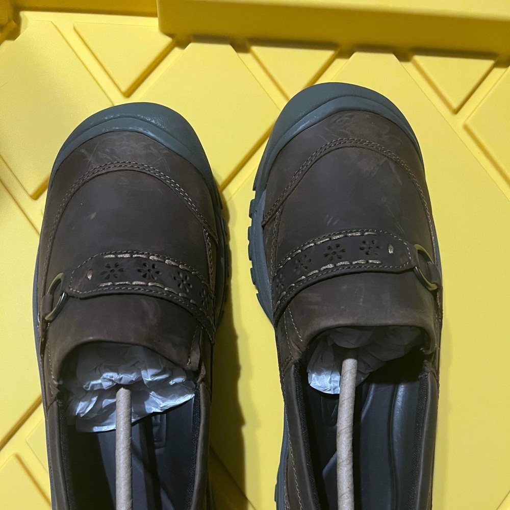 Keen women shoes.